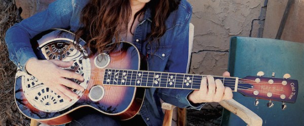 Kurt Vile performing “Pretty Pimpin”: indie rock artist with guitar